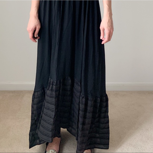 SLEEVELESS RUFFLE FLARE MAXI DRESS - BLACK - Picture 6 of 9